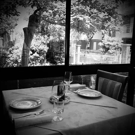Room In Bb - Hotel Villa Alexandra 30M From The Sea *